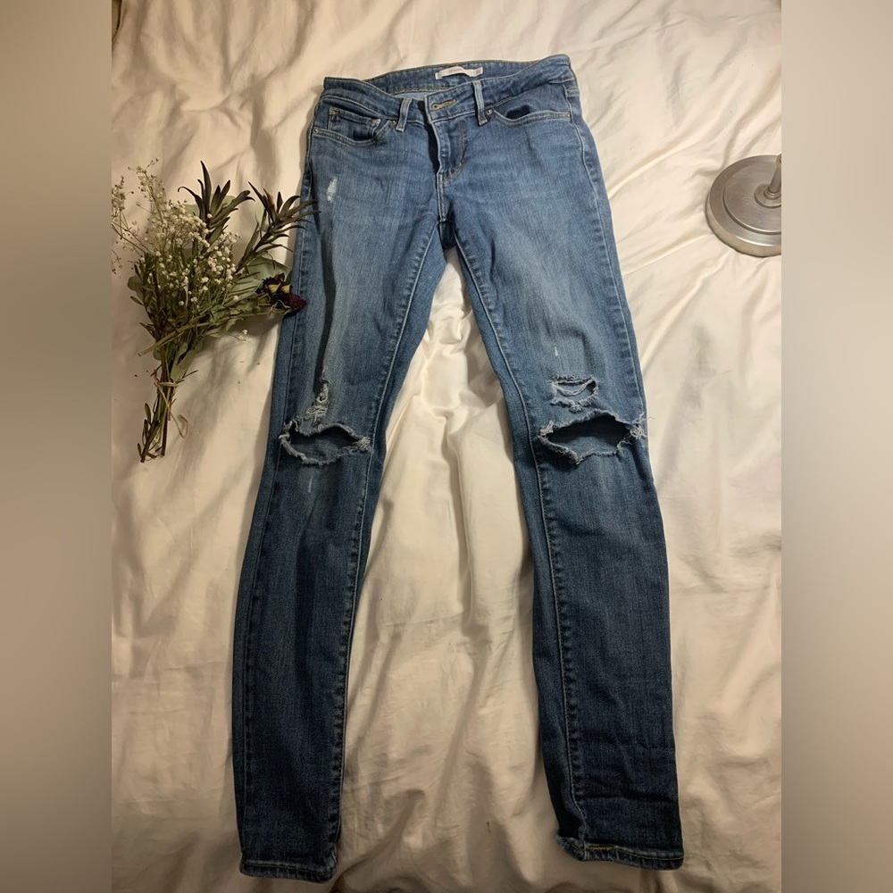 Levi skinny jeans ripped size 26
